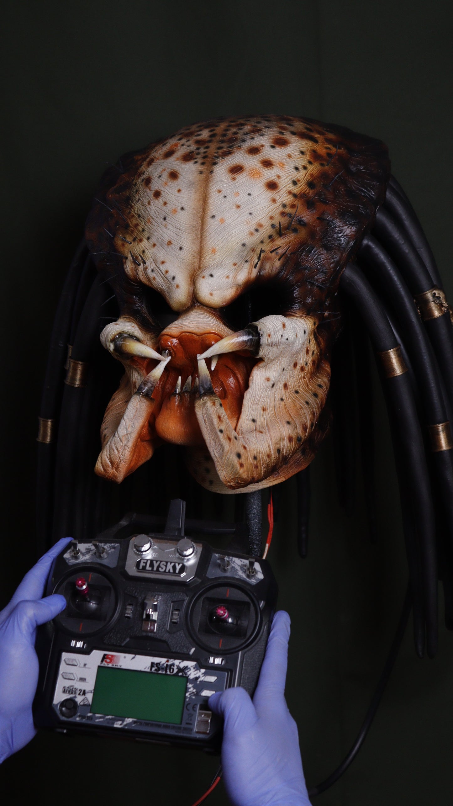 Máscara clásica Depredador 1987 animatronica, con Biohelmet